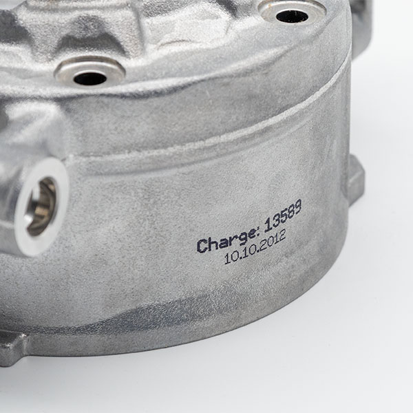 Automobilbauteil mit InkJet Kennzeichnung