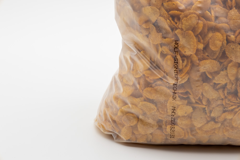 Cornfalkes Tüte mit Hersteller und MHD beschriftet