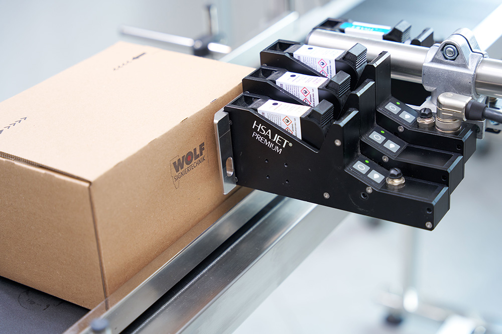 Logodirektdruck auf Karton mit einem hochauflösendem Drucker