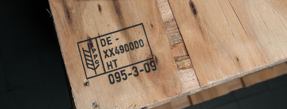 IPPC-Logo auf einer Holzverpackung