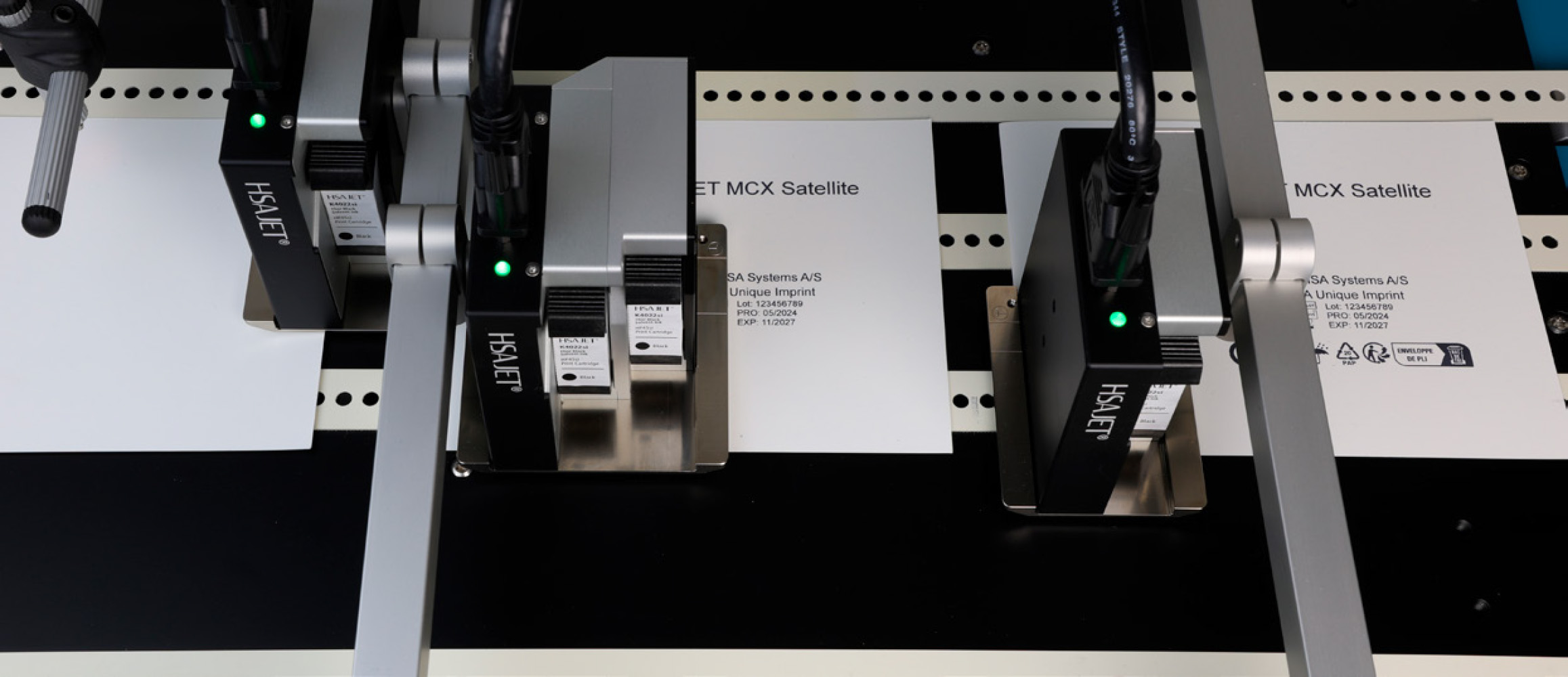 Mehrere TIJ Druckköpfe drucken eine Grafik