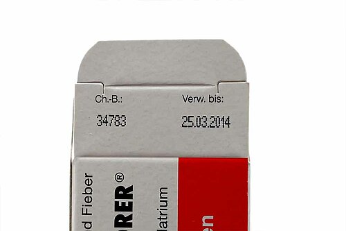 Tablettenverpackung in Karton mit aufgedruckter Kennzeichnung