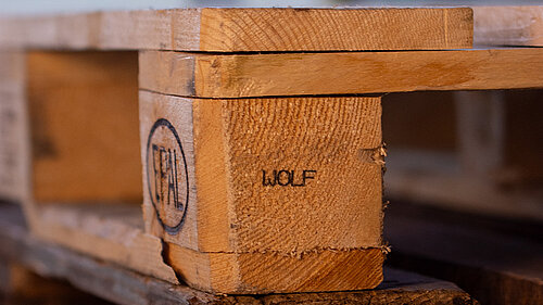 Bedruckte Spanpalette von Wolf Signiertechnik