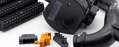 Kunststoffteile mit industrieller Kennzeichnung durch Wolf Signiertechnik