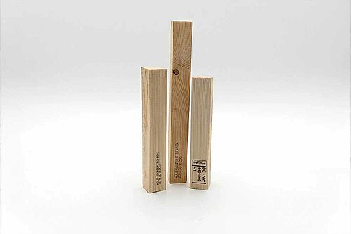 Holzkennzeichnung auf Zuschnitten – Wolf Signiertechnik