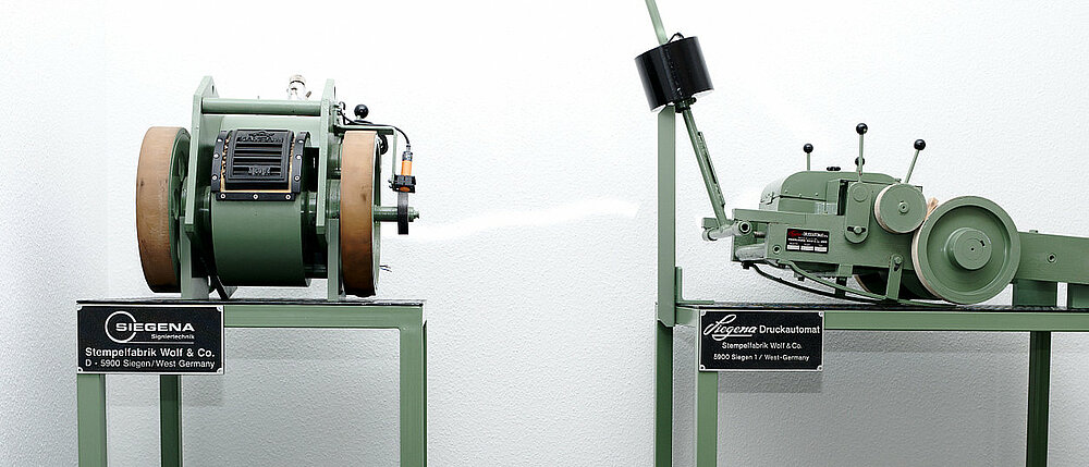 Archivfoto: Druckautomaten aus der Firmengeschichte von Wolf Signiertechnik