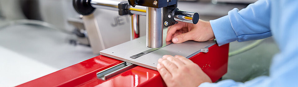 Druckvorgang auf Leibinger Industriedrucker