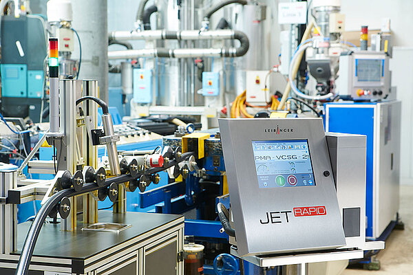 CIJ Drucker an einer Kabel Produktionsanlage