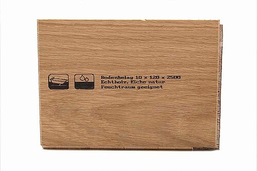 Bodenbeläge und Dielen kennzeichnen: Bedruckter Bodenbelag mit Kennzeichnung von Wolf Signiertechnik