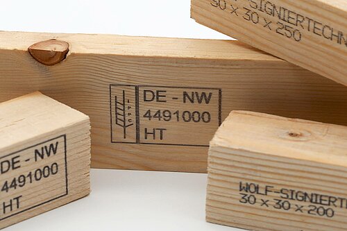 Holzprodukte mit industrieller Kennzeichnung von Wolf Signiertechnik