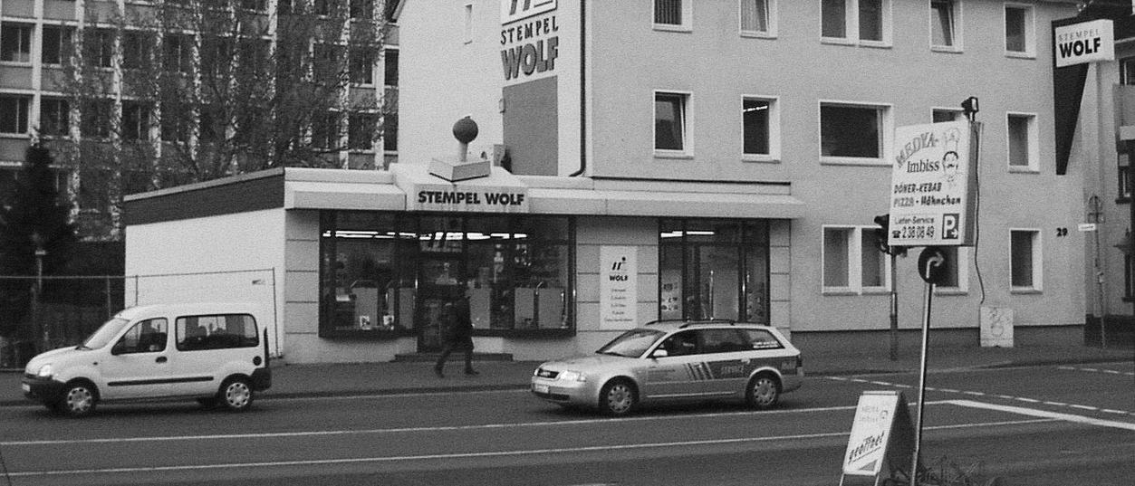 WOLF-Signiertechnik fing als Stempelfabrik an Foto der Firma WOLF-Signiertechnik/Stempelfabrik-Wolf in der Frankfurter Straße, Siegen