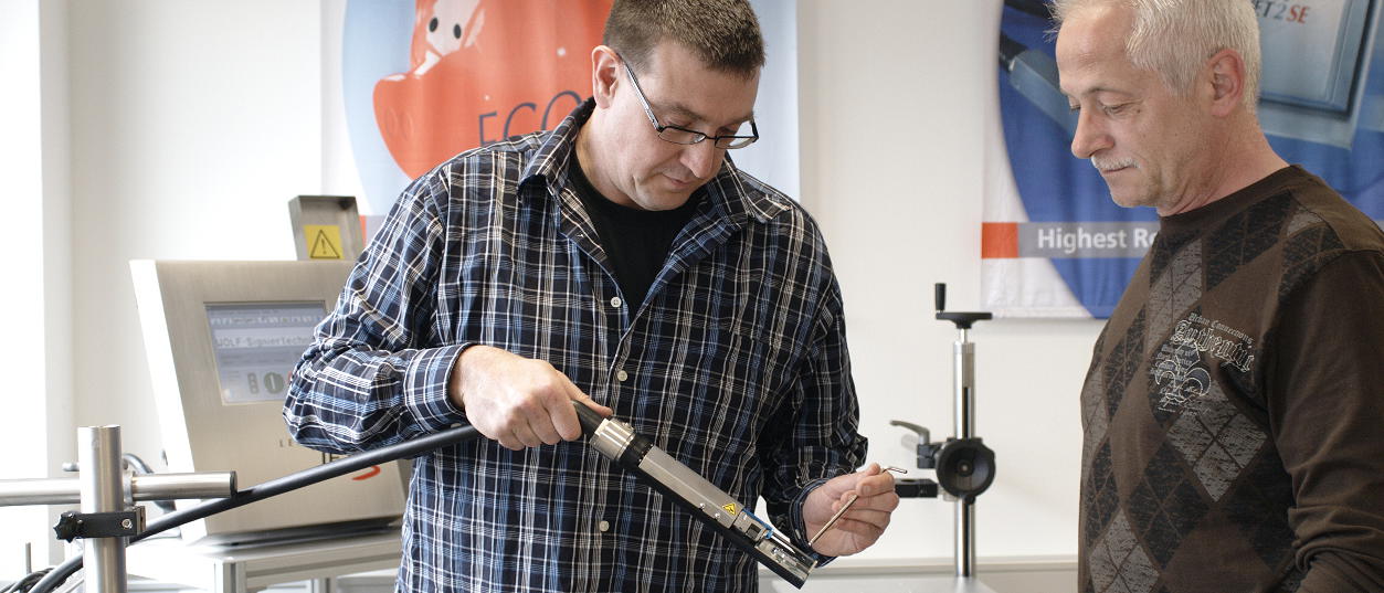 Bedienerschulungen, Wartungsschulungen und Intensivschulungen Mitarbeiterschulung für industrielle Ink-Jet Geräte